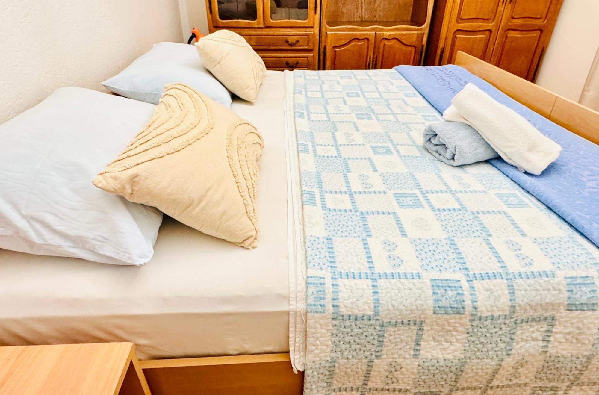 Dalmatian House, Spacious Stone Terraces, Balcony , Views Vakantiehuis *