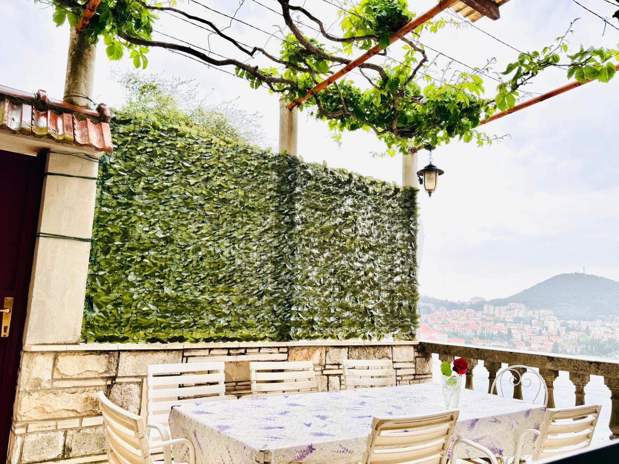 Dalmatian House, Spacious Stone Terraces, Balcony , Views Holiday home *
