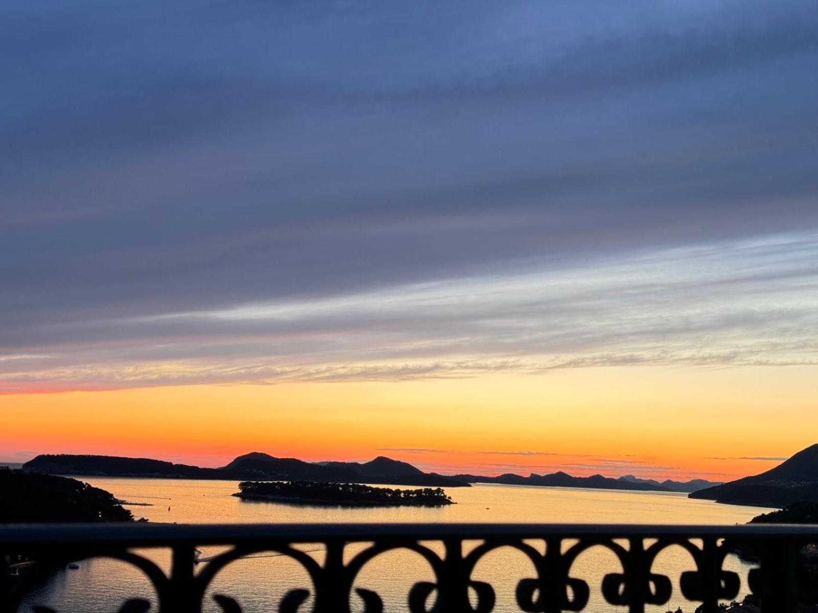 Vakantiehuis Dalmatian House, Spacious Stone Terraces, Balcony , Views Dubrovnik