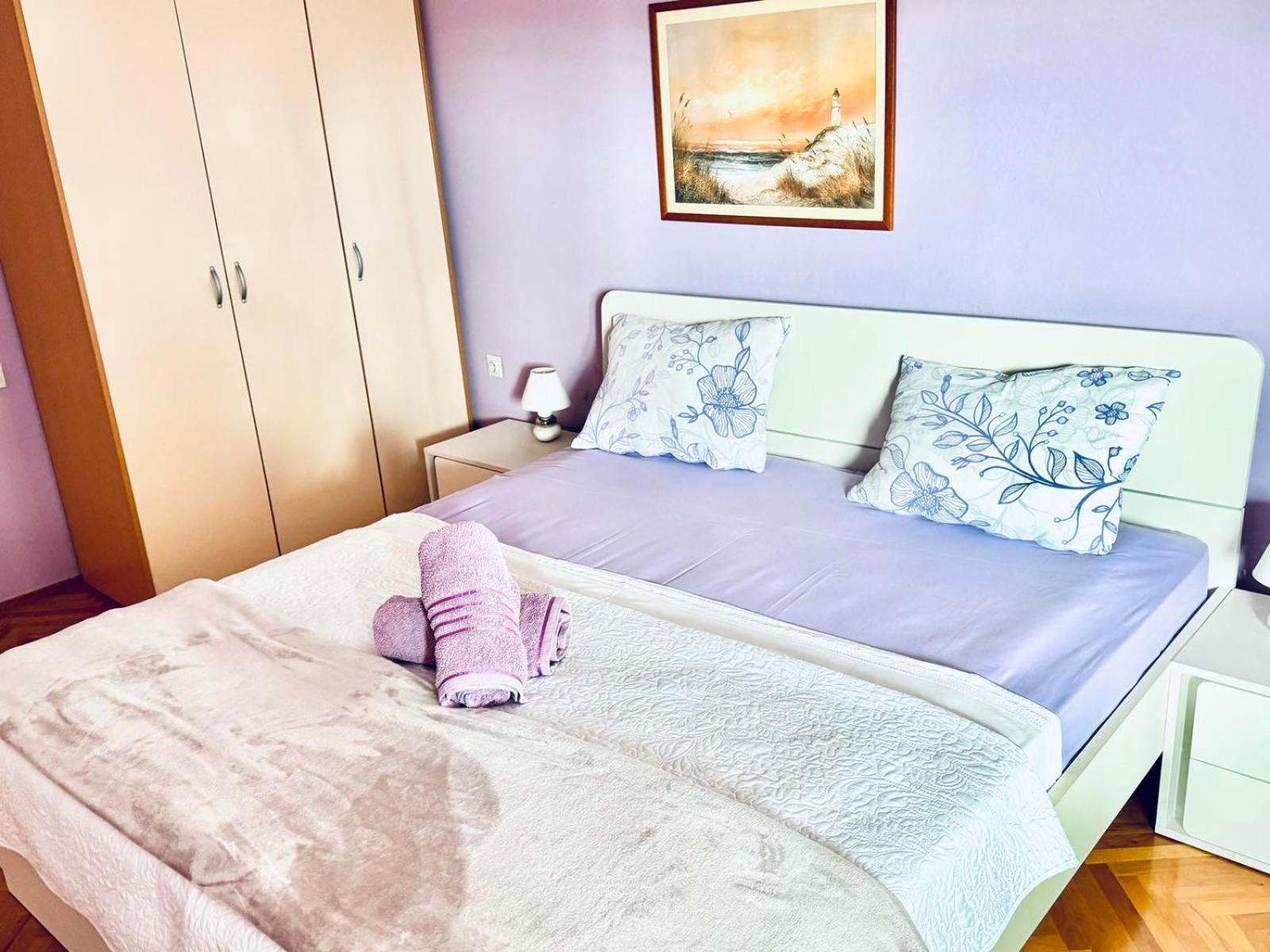 Dalmatian House, Spacious Stone Terraces, Balcony , Views Holiday home
