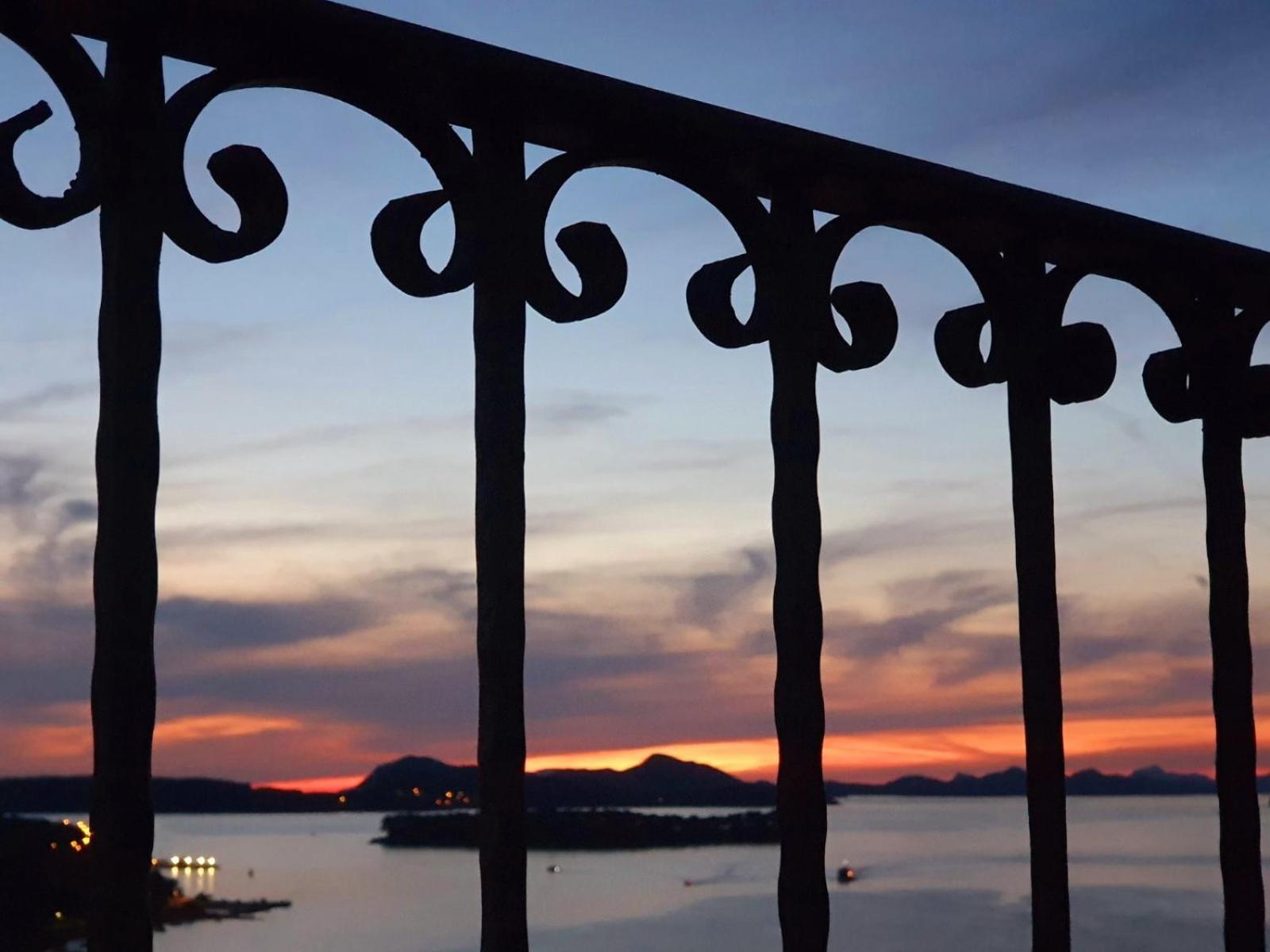 Dalmatian House, Spacious Stone Terraces, Balcony , Views Holiday home