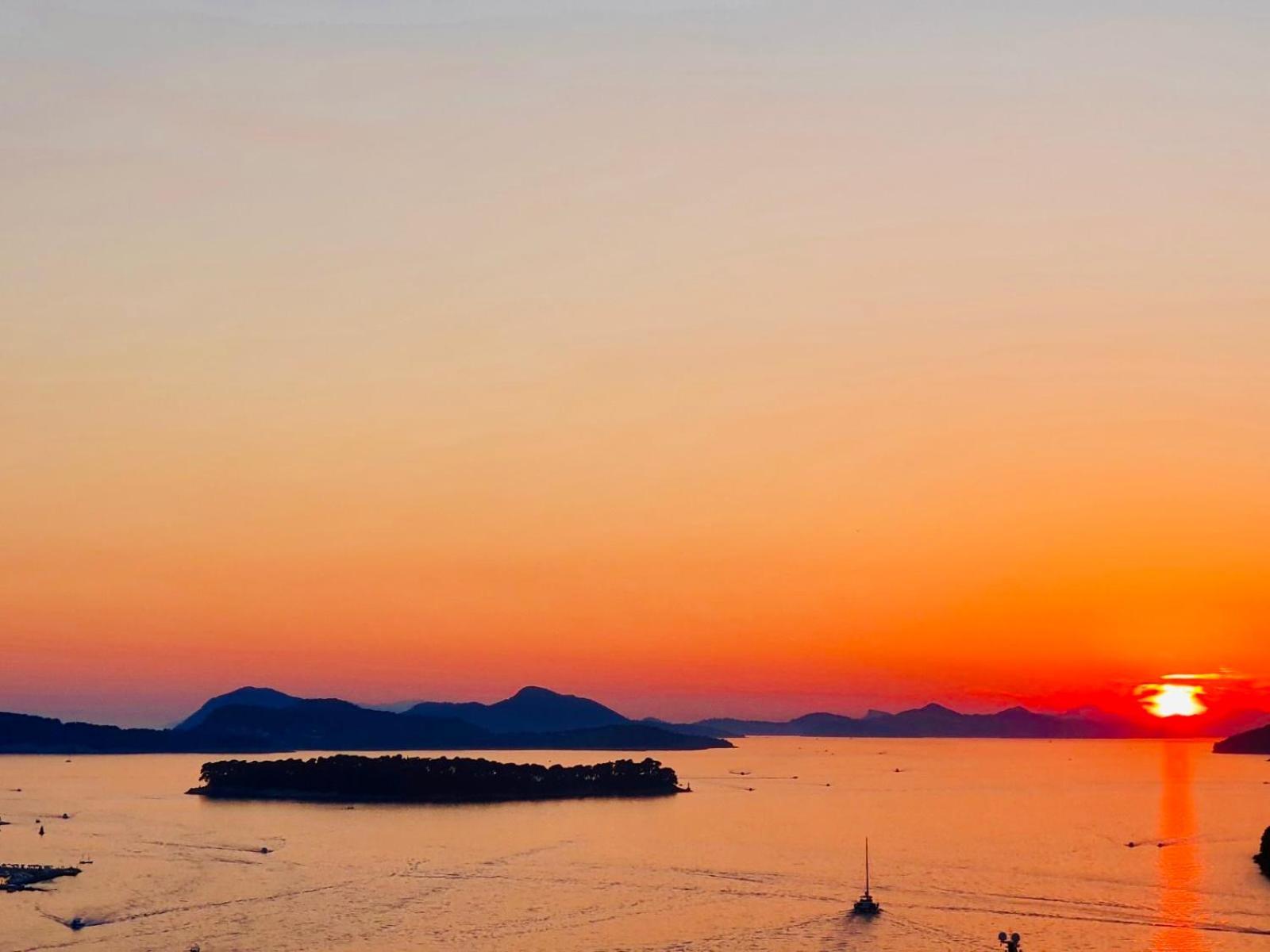 Dalmatian House, Spacious Stone Terraces, Balcony , Views Dubrovnik