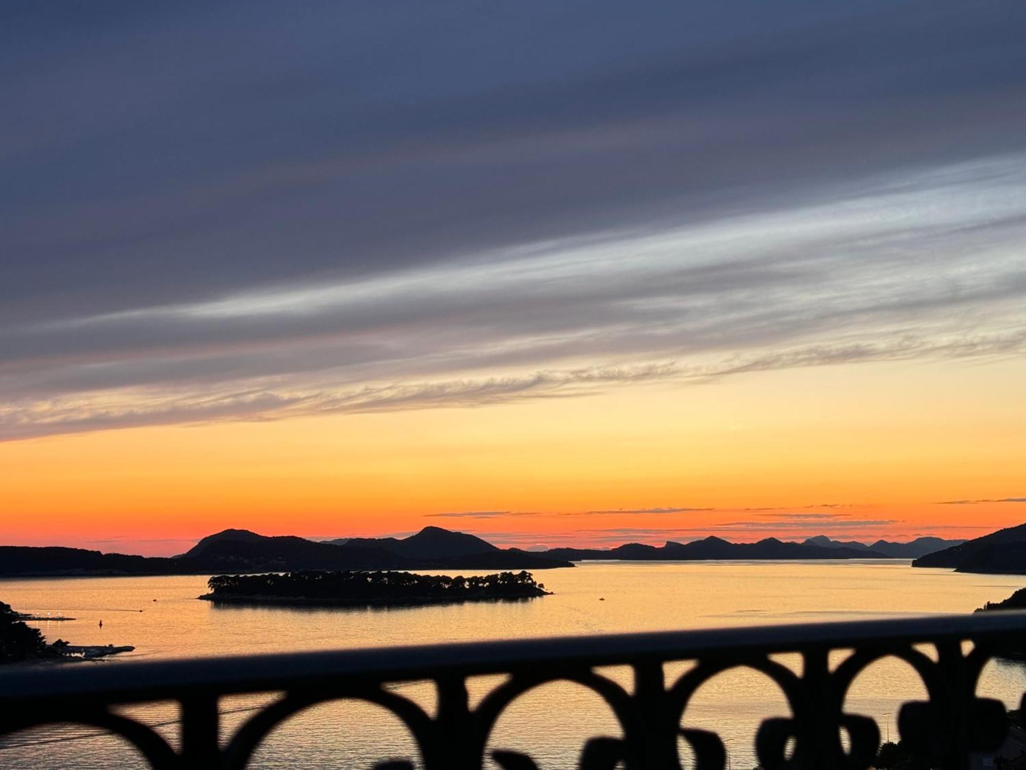 Dalmatian House, Spacious Stone Terraces, Balcony , Views Dubrovnik