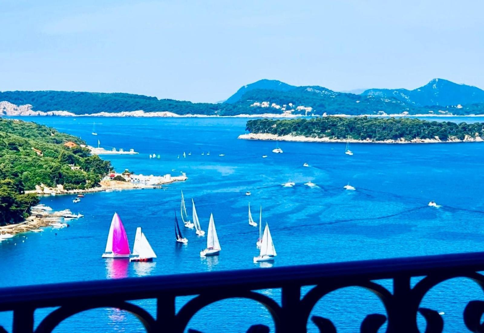 Dalmatian House, Spacious Stone Terraces, Balcony , Views Holiday home