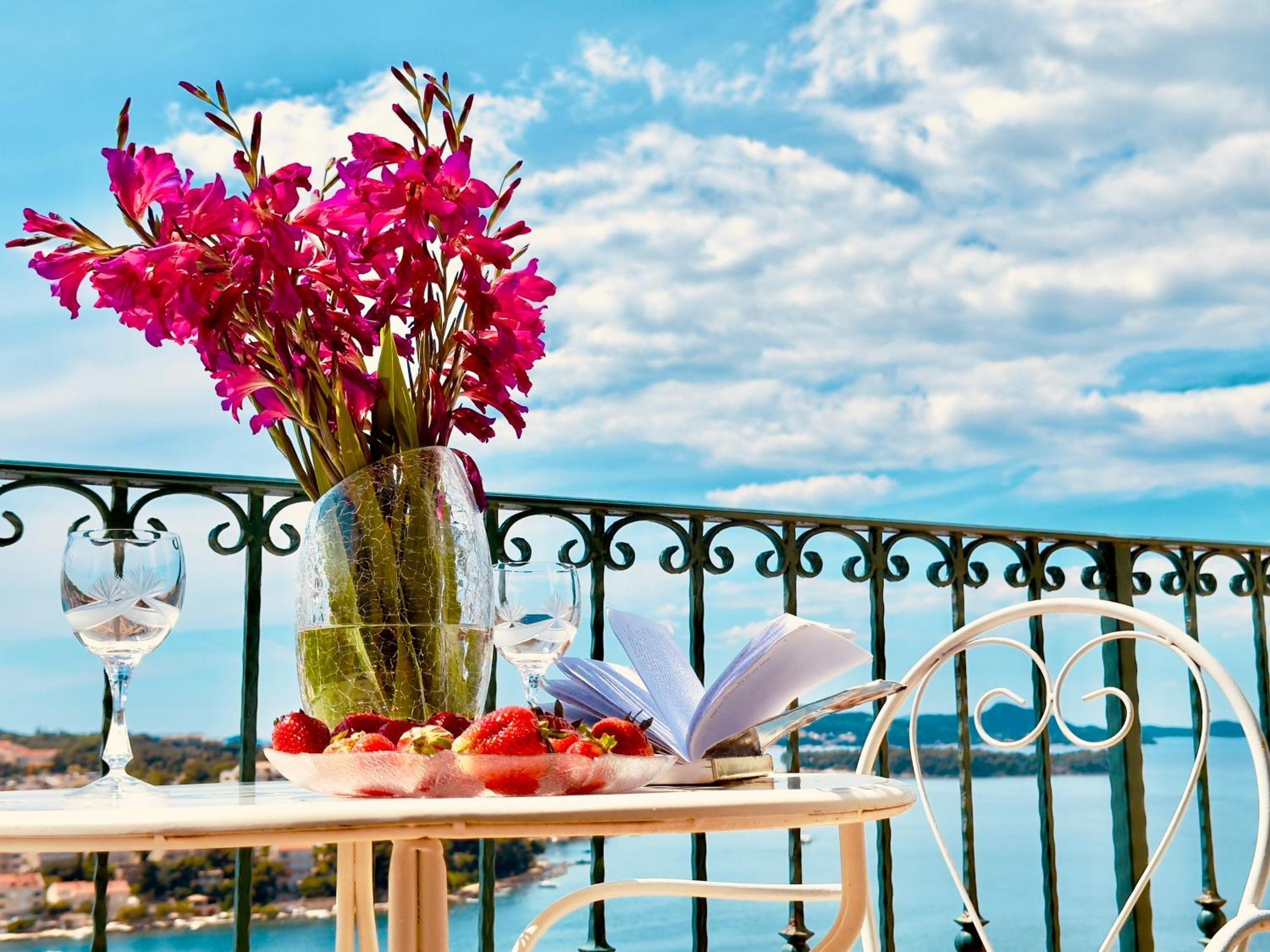 Dalmatian House, Spacious Stone Terraces, Balcony , Views * Dubrovnik