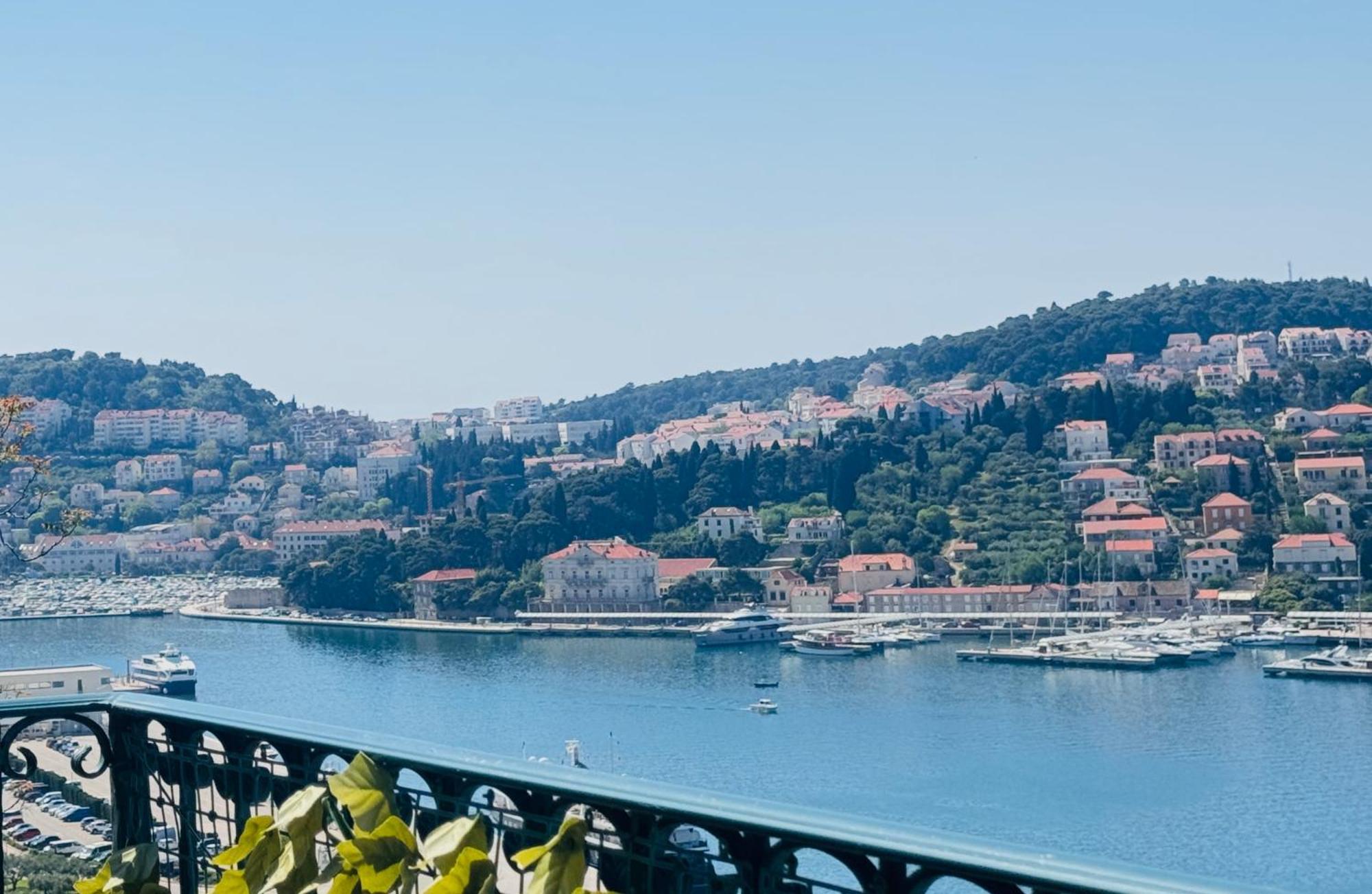 Vakantiehuis Dalmatian House, Spacious Stone Terraces, Balcony , Views Dubrovnik