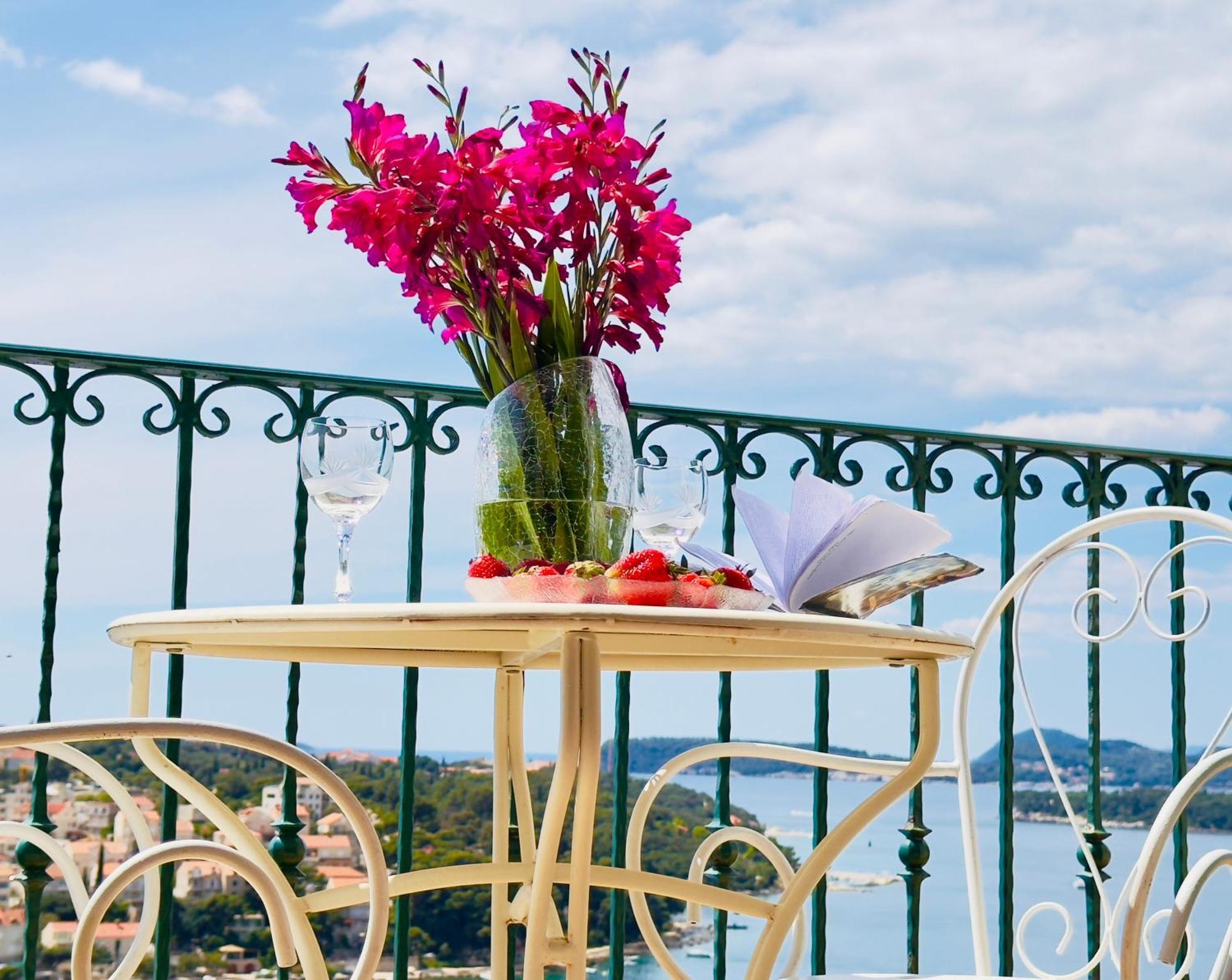 Dalmatian House, Spacious Stone Terraces, Balcony , Views Dubrovnik